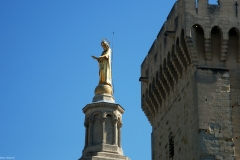 LA STATUA DORATA DELLA MADONNA