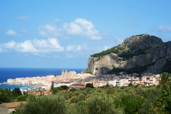 10_Cefalù ai piedi di un promontorio roccioso