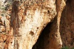 8_La Grotta Mangiapane con al suo interno un piccolo borgo di case