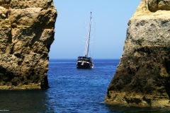 ...in barca a Lampedusa