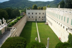 IL CASTELLO DEL CATAJO-IL CORTILE DEI GIGANTI