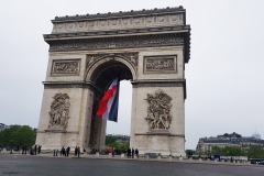 L'Arco di Trionfo è un importante monumento di Parigi. Si trova alla fine del viale dei Campi Elisi, al centro di piazza Charles de Gaulle