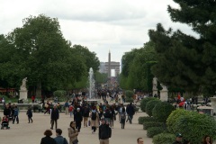 "Viale dei Campi Elisi") è uno dei più larghi e maestosi viali di Parigi.