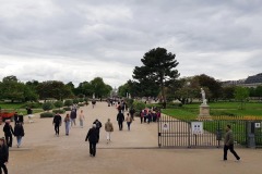 "Viale dei Campi Elisi") è uno dei più larghi e maestosi viali di Parigi.