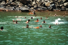 Il bagno nelle acque calde termali del vulcano.